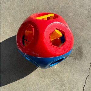 Tupperware brand shape sorting toy.
